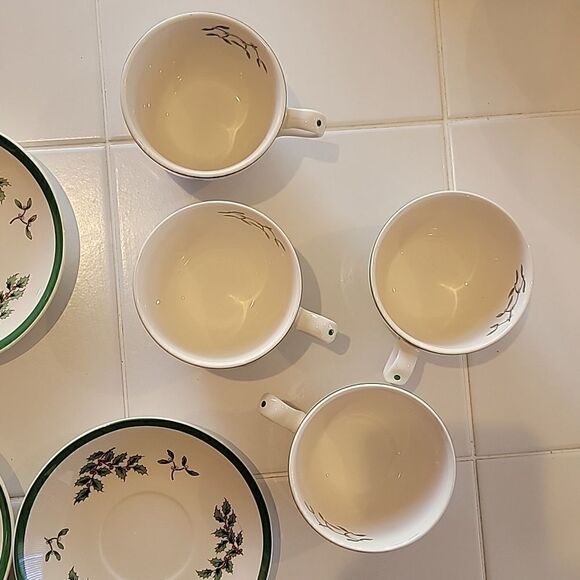Vintage Spode Christmas tea/saucer 7oz. Set of 4 - Picture 8 of 11